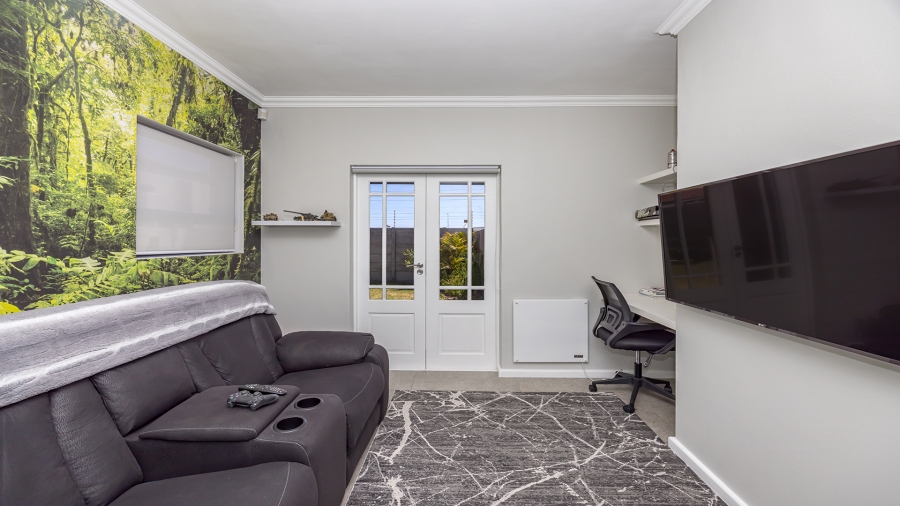 4 Bedroom Property for Sale in Parklands North Western Cape